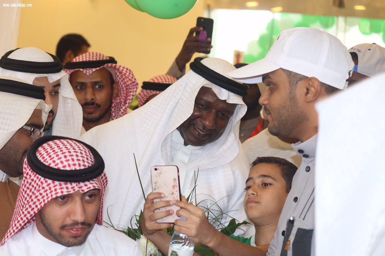 ماجد عبدالله يحتفل مع جمعية الأطفال المعوقين بمركز مكة باليوم الوطني٨٧