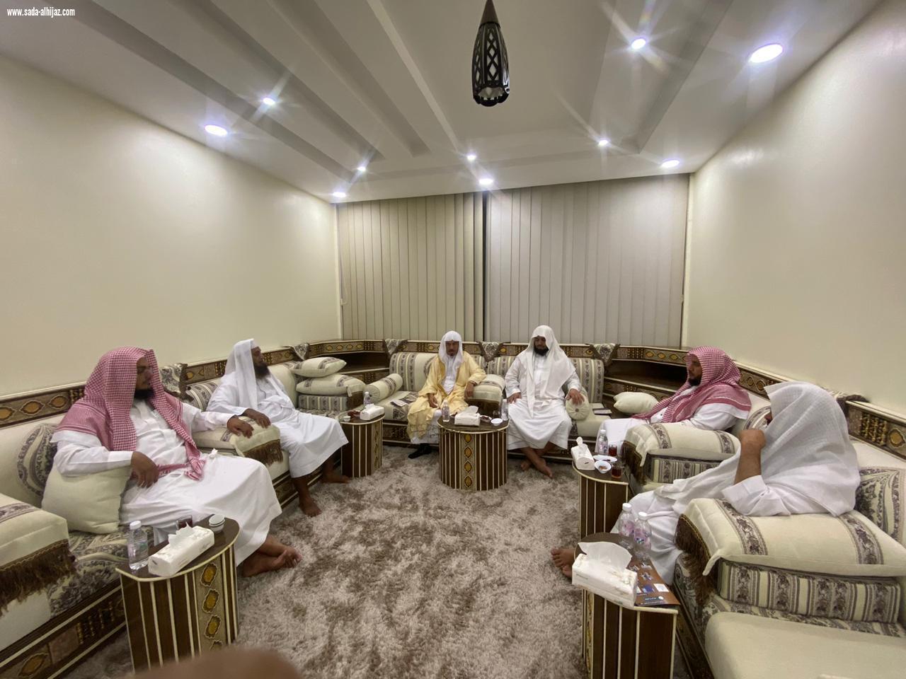 مفتي الباحة .. يزور جمعية الدعوة بقلوة...