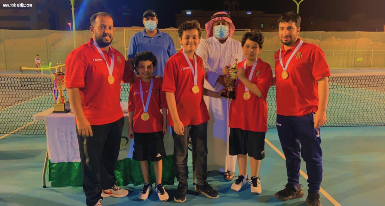 تاهل 32 لاعب و 6  فرق للمشاركة  ببطولة براعم تنس المميزين بالطائف
