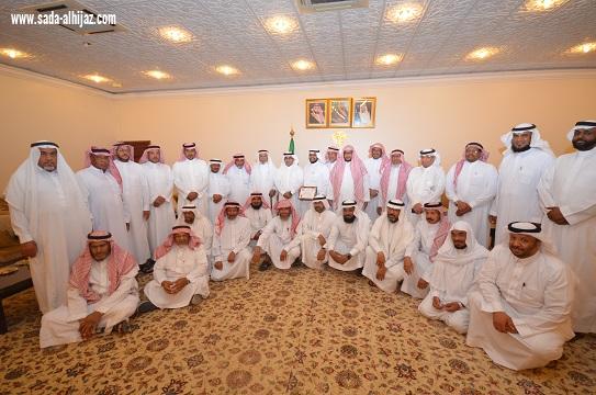 لتفعيل دور المجتمع المحلي والتطوعي محافظ العلا المكلف يستقبل فريق تزاور التطوعي