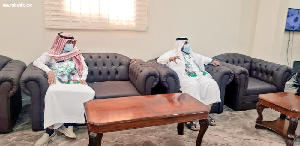 محافظ صامطة يستقبل مدير مكتب التعليم بالمحافظة لتهنئته باليوم الوطني الـ90