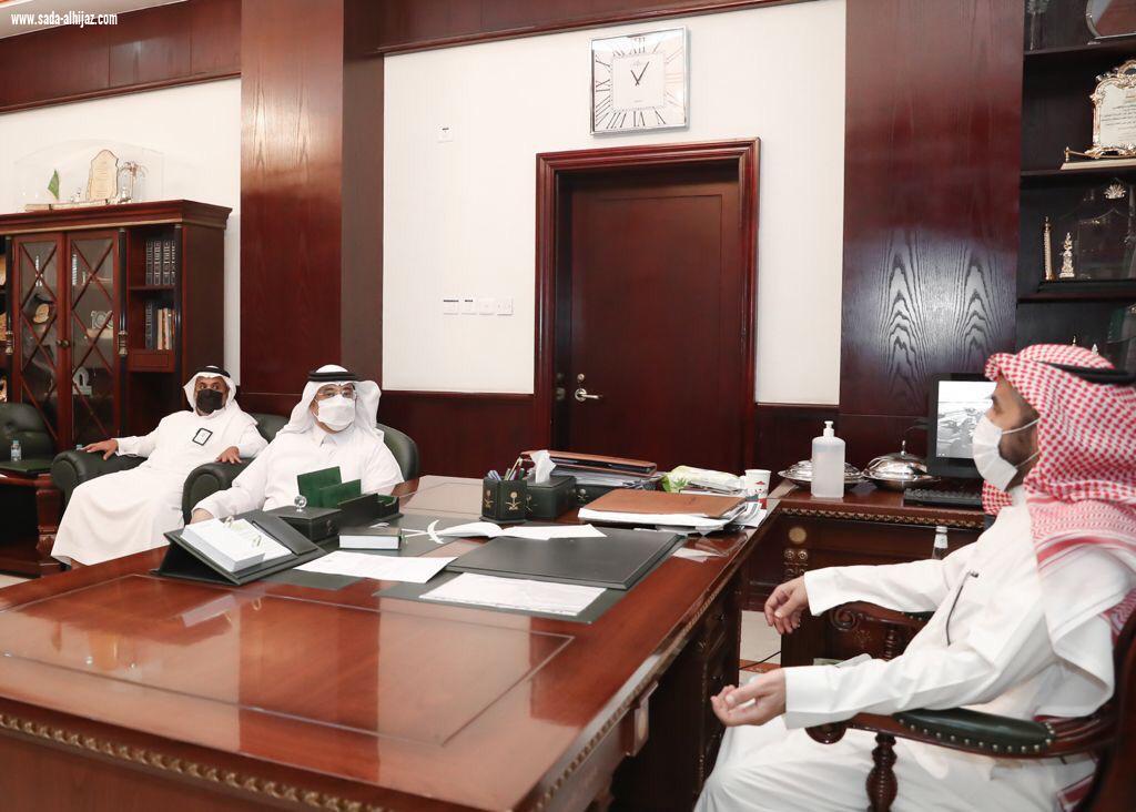 أمين منطقة الجوف يستعرض مع محافظ القريات جهود معالجة التشوه البصري وتطوير الخدمات البلدية 