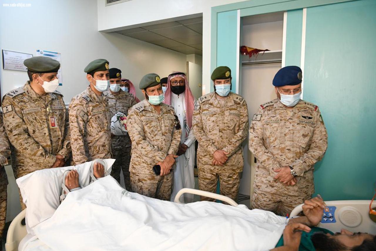 رئيس هيئة الأركان العامة يزور مصابي القوات المسلحة وينقل لهم تحيات القيادة بمناسبة عيد الأضحى المبارك