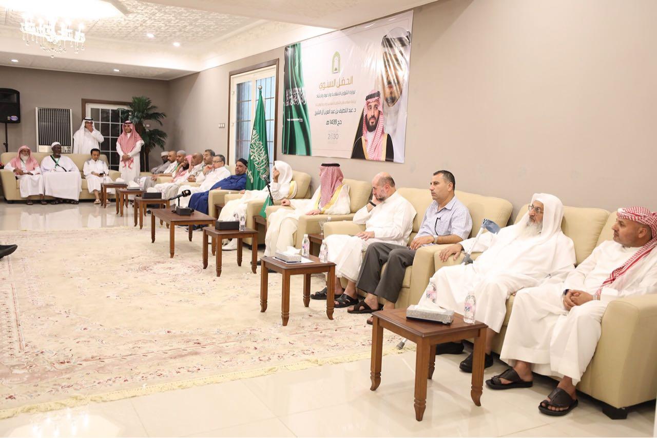 د.عبداللطيف آل الشيخ  المملكة قوية بدينها وقيادتها وشعبها وبالمسلمين في العالم لأنها تحكم شرع الله وتنشر كتابه وتبعث الدعاة