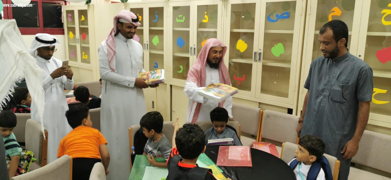 تنمية الطوال تكرم وتشارك الطلاب المستجدين ومنسوبي مدرسة عبدالملك بن مروان بالعام الدراسي الجديد
