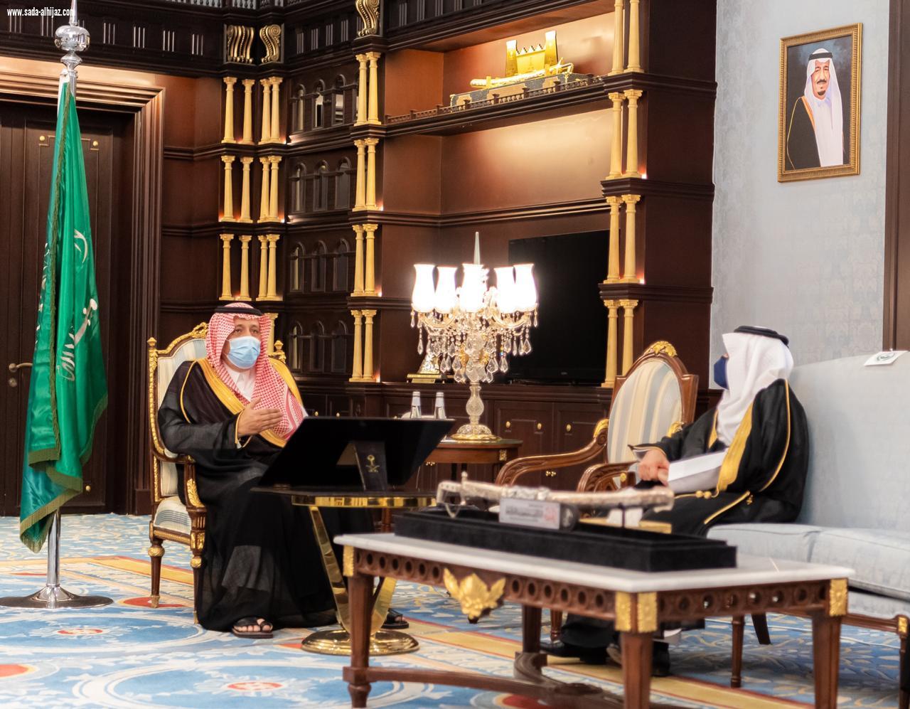 امير الباحة يستلم تقرير جهود الجامعه