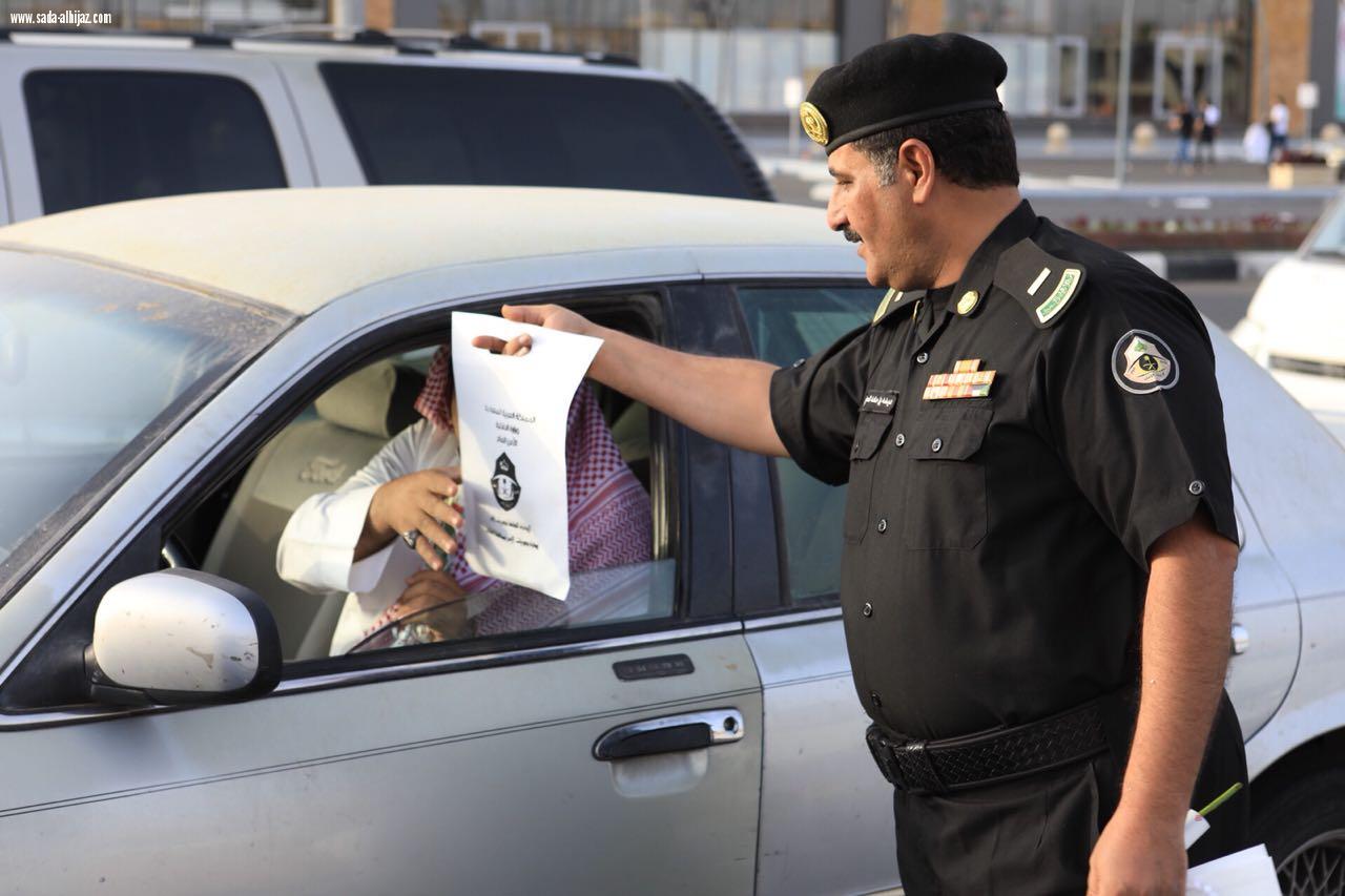 بالورد دوريات أمن الطائف تستقبل العام الدراسي الجديد