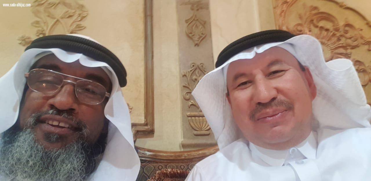 حكيم مكة يحتفل بالزمزمي  بمناسبة التمديد له من قبل وزير الحج