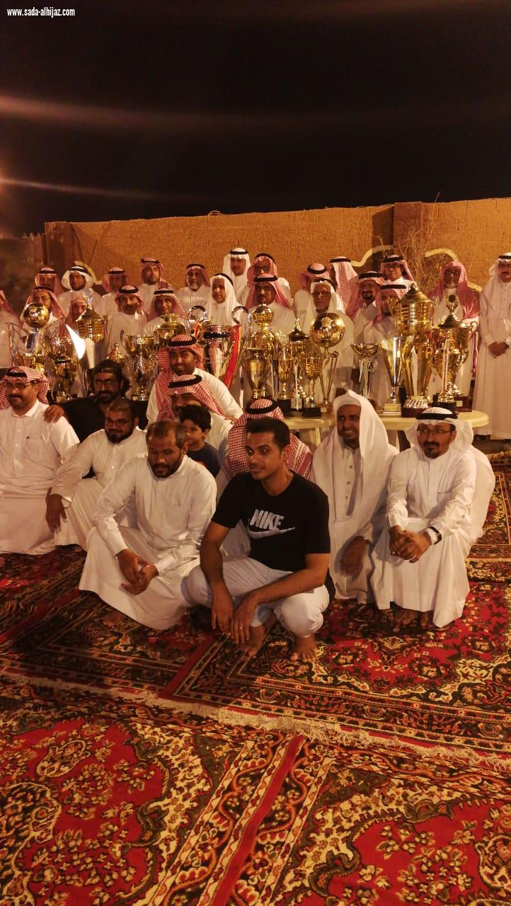على شرف وكيل امارة منطقة جازان السابق لجنة التنمية الاجتماعية بالطوال تكريم فريق التحفيظ الرياضي