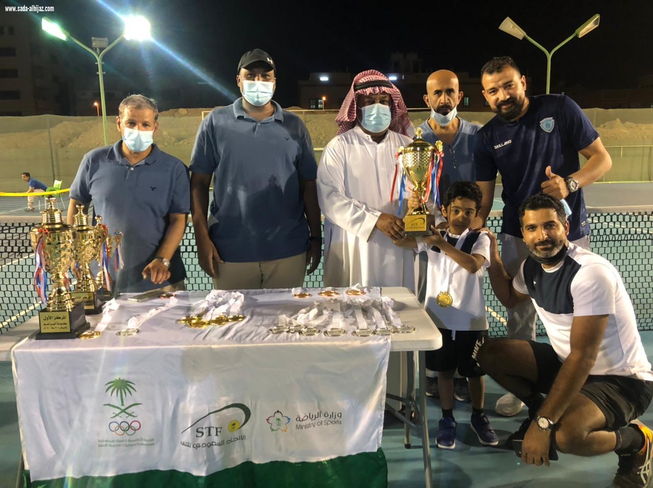تاهل 32 لاعب و 6  فرق للمشاركة  ببطولة براعم تنس المميزين بالطائف