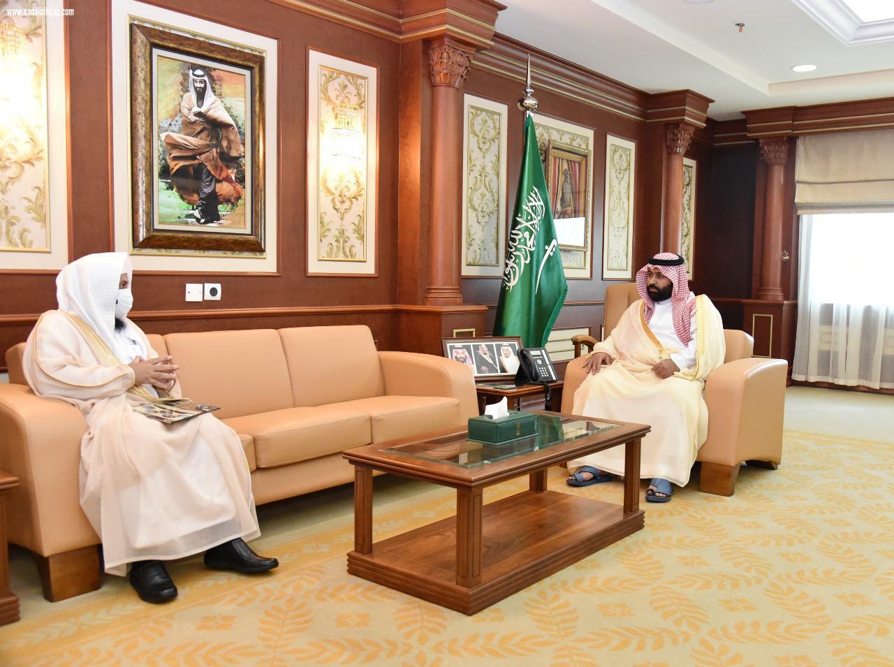 سمو الأميرمحمد  بن عبد العزيز يستقبل مدير عام فرع هيئة الأمر بالعروف والنهي عن المنكر 