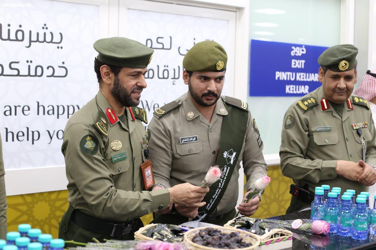 جوازات مطار الأمير محمد بن عبدالعزيز الدولي تستقبل اليوم أولى رحلات حجاج بيت الله ضمن مبادرة (طريق مكة) ..