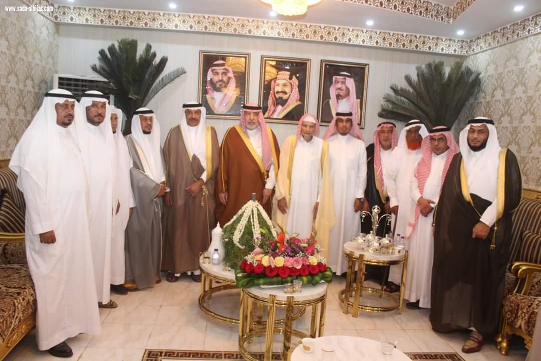 صاحب السمو الملكي الأمير الدكتور عبدالعزيز بن ناصر بن عبدالعزيز آل سعود يزور الشيخ أحمد المساوى بصامطة
