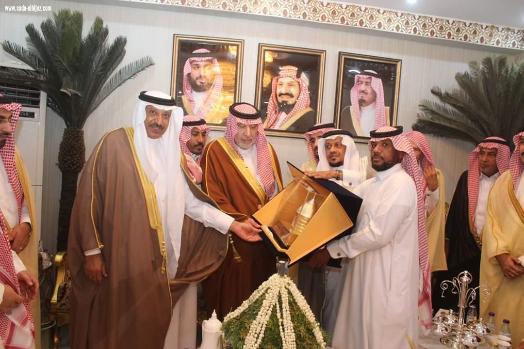 صاحب السمو الملكي الأمير الدكتور عبدالعزيز بن ناصر بن عبدالعزيز آل سعود يزور الشيخ أحمد المساوى بصامطة