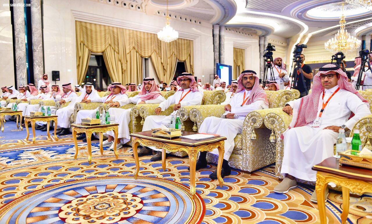 أستعرض مسيرة التحول الرقمي أمام350شخصية في ملتقى الأمن الصناعي الأمير بندر المشاري وزارة الداخلية رائدة في الخدمات الإلكترونية والحلول الذكية