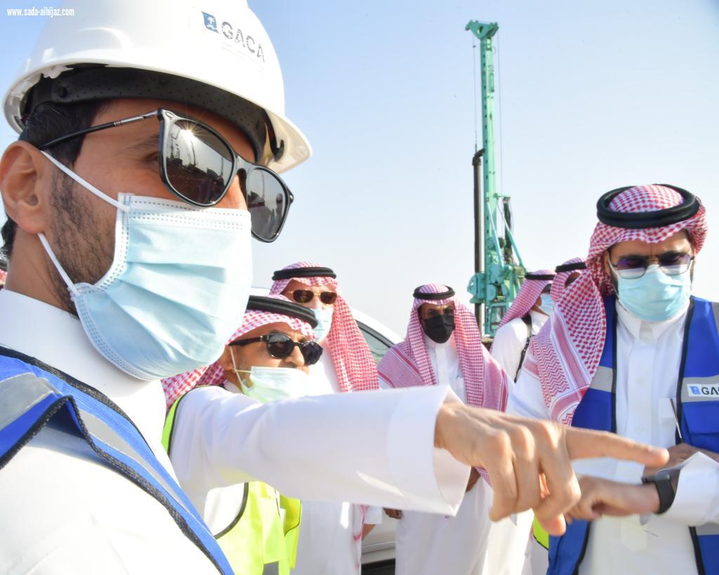 سمو أمير منطقة جازان يتفقد سير العمل بمشروع مطار الملك عبدالله بن عبدالعزيز بجازان الجديد ..