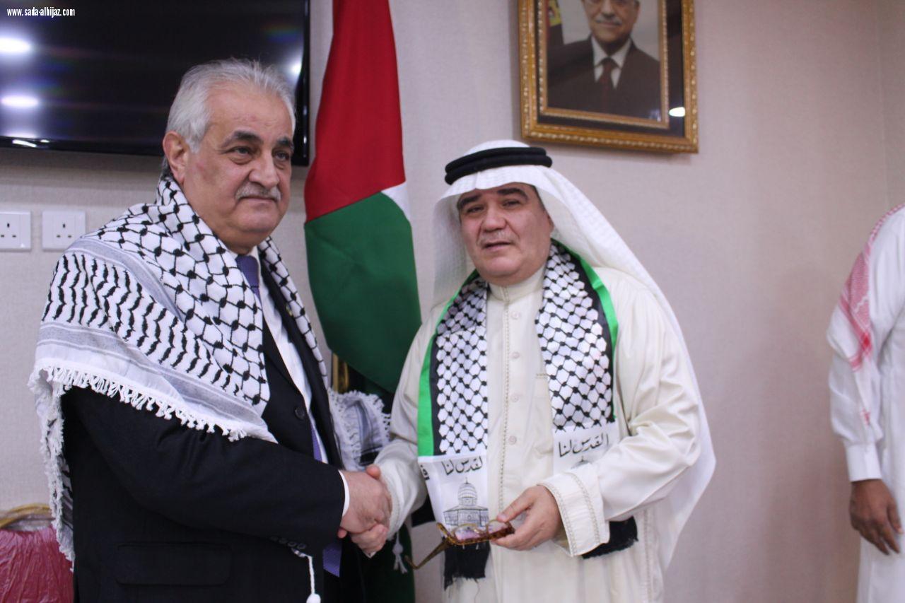 القدس فى قلوبنا أمسية تضامن اعلانى الاعلاميين السعوديين والكتاب العرب في القنصلية الفلسطينية بجدة