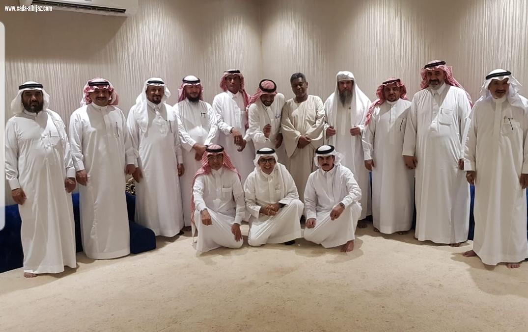 لقاء أخوي لخريجي دفعة “1408 ” من كلية التربية بفرع جامعة الملك سعود بأبها