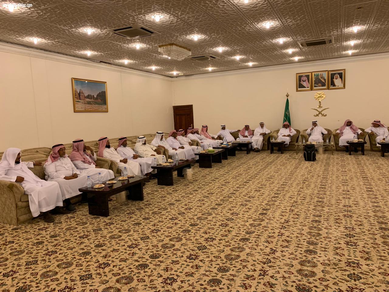 لتفعيل دور المجتمع المحلي والتطوعي محافظ العلا المكلف يستقبل فريق تزاور التطوعي