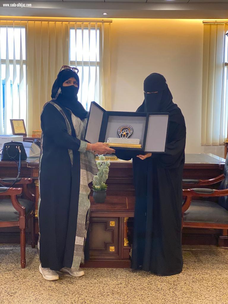 المدخلي يستقبل فريق لجنة شؤون الأسرة بمنطقة نجران