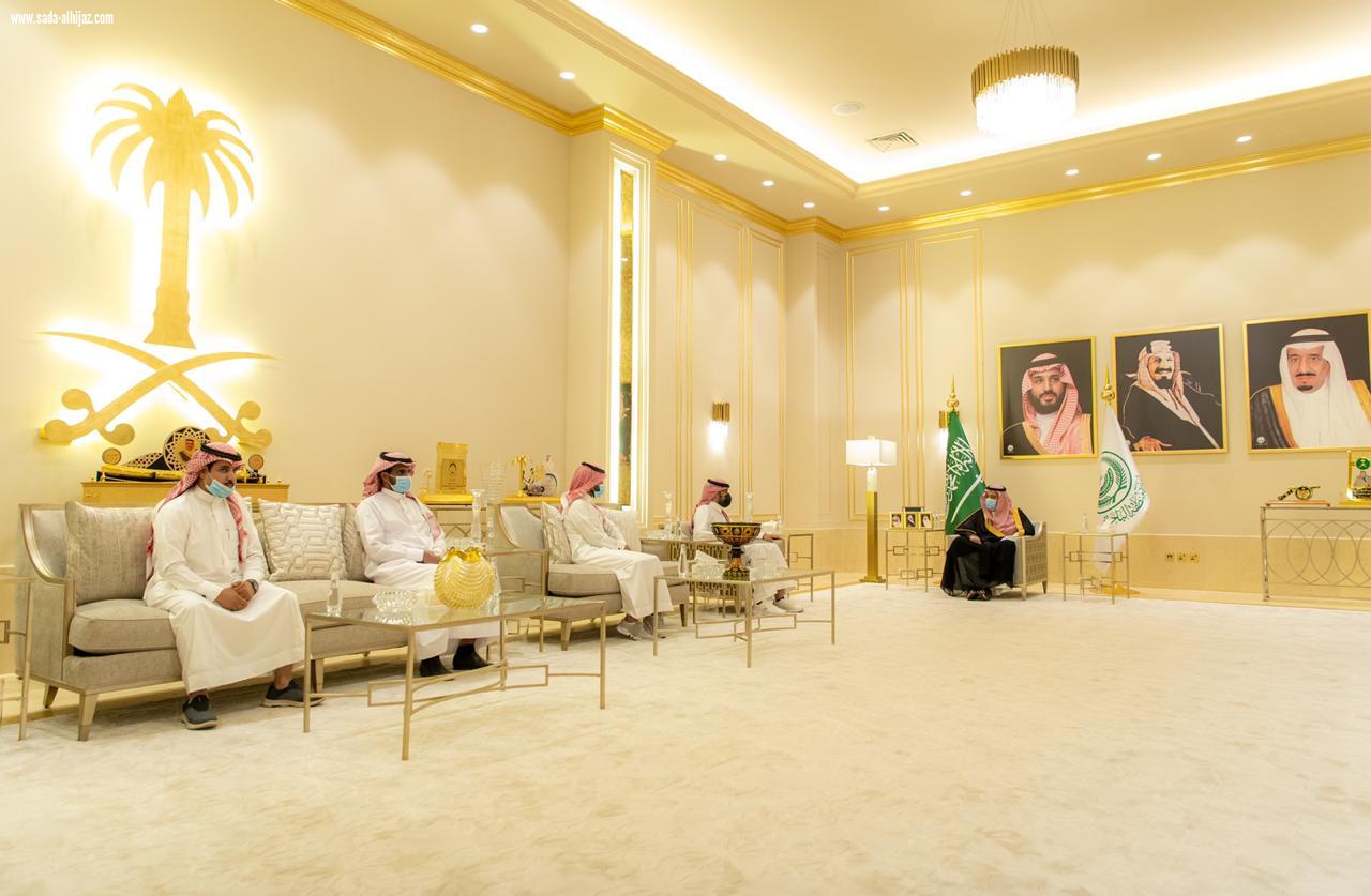 الحسام يستقبل رئيس شباب المنطقه بديوان الاماره