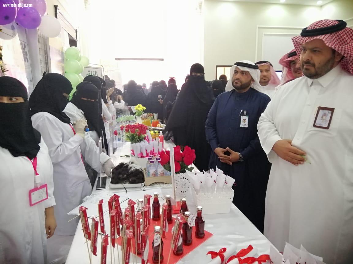 محافظ الداير يدشن فعالية حملة التثقيف الصحي بالأمراض المستوطنة