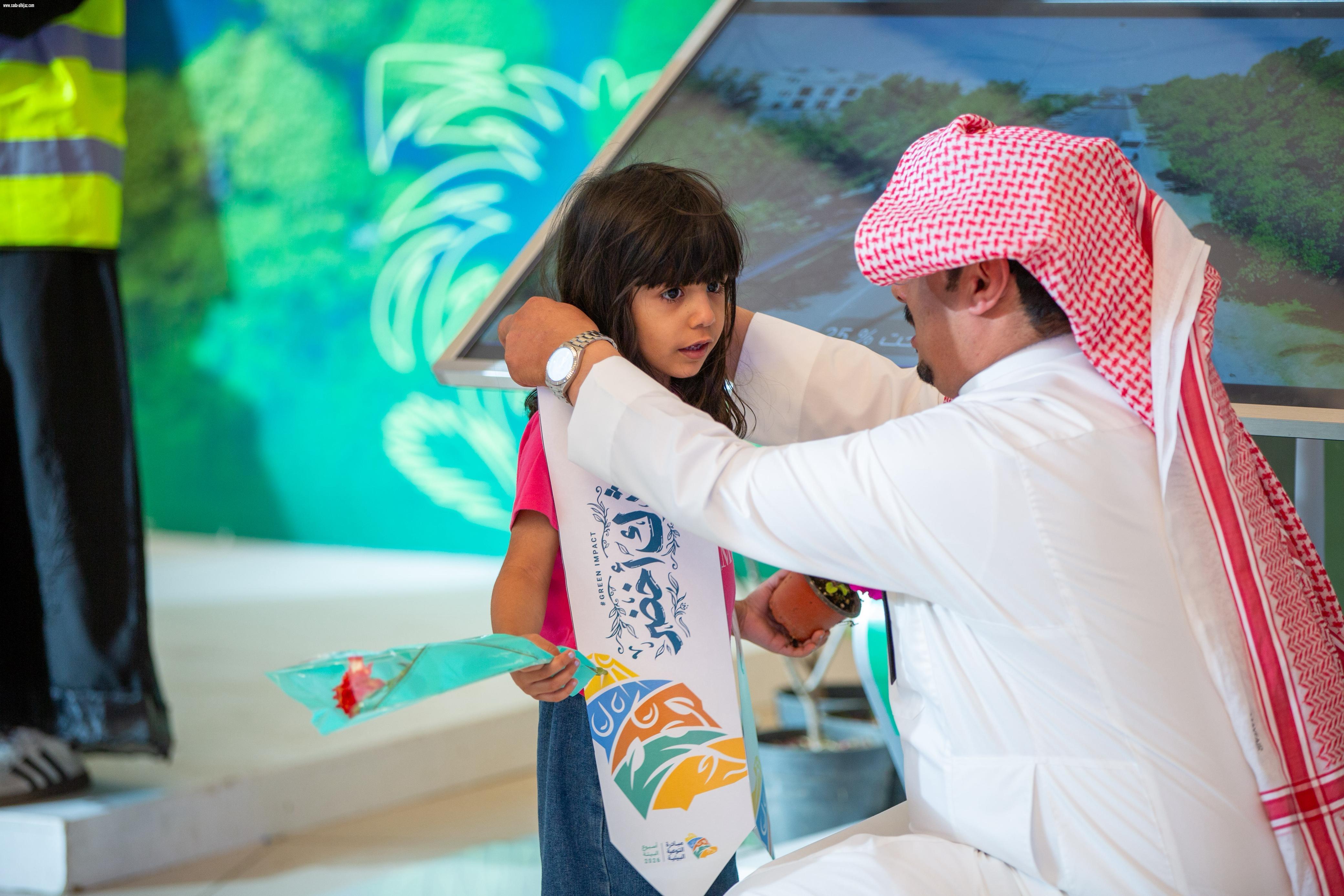 من التشجير إلى النقل صديق البيئة.. أمانة تبوك تعرض إنجازاتها البيئية بالأرقام في معرض أسبوع البيئة