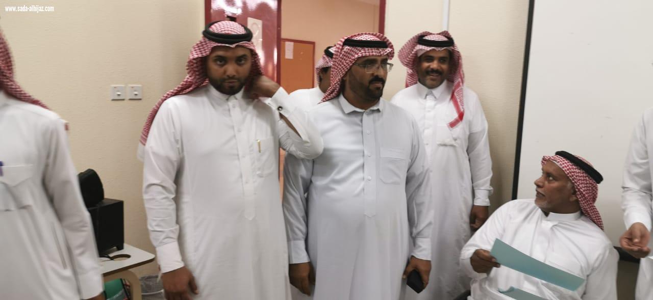 تنمية الطوال تكرم وتشارك الطلاب المستجدين ومنسوبي مدرسة عبدالملك بن مروان بالعام الدراسي الجديد