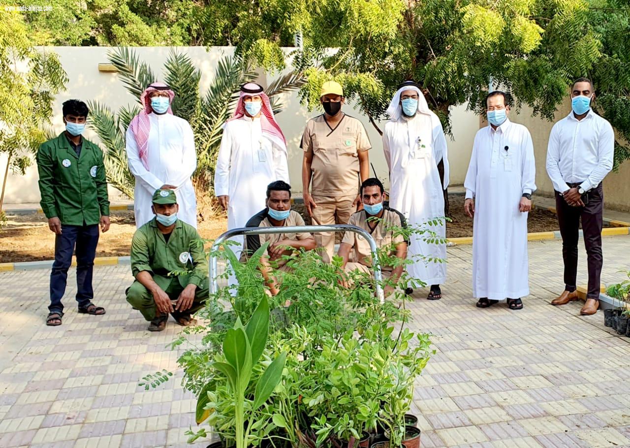 مركز صحي الرويس يفعل مبادرة لنجعلها خضراء  تحقيقاً لرؤية 2030 