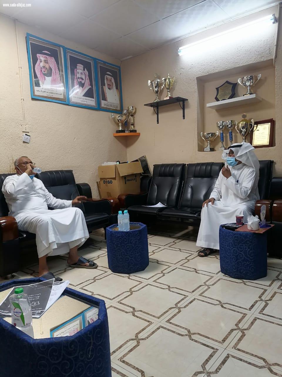 رئيس النادي في زيارة لرئيس فريق الكواكب الرفاعي