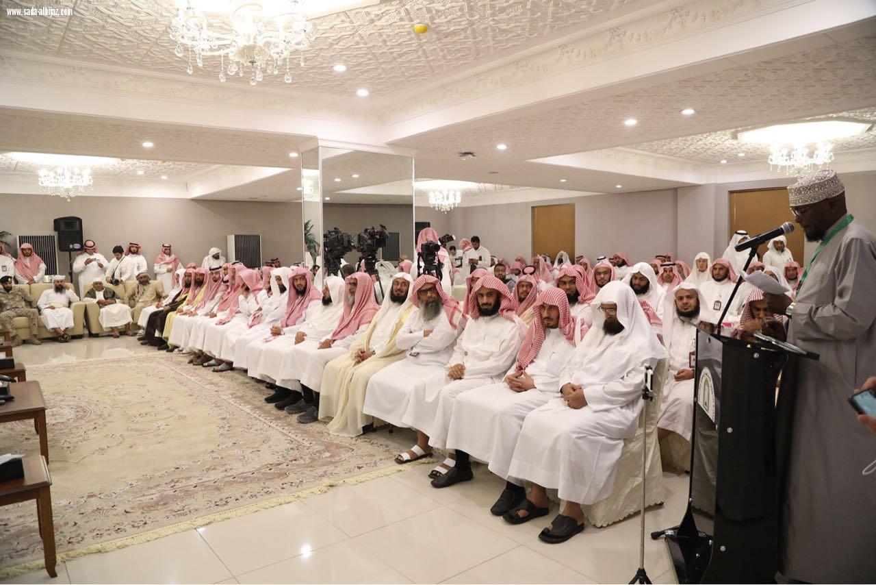 د.عبداللطيف آل الشيخ  المملكة قوية بدينها وقيادتها وشعبها وبالمسلمين في العالم لأنها تحكم شرع الله وتنشر كتابه وتبعث الدعاة