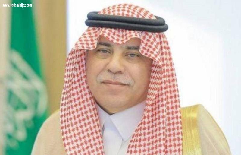 وزير التجارة يكرم مراقباً رفض قبول «رشوة»