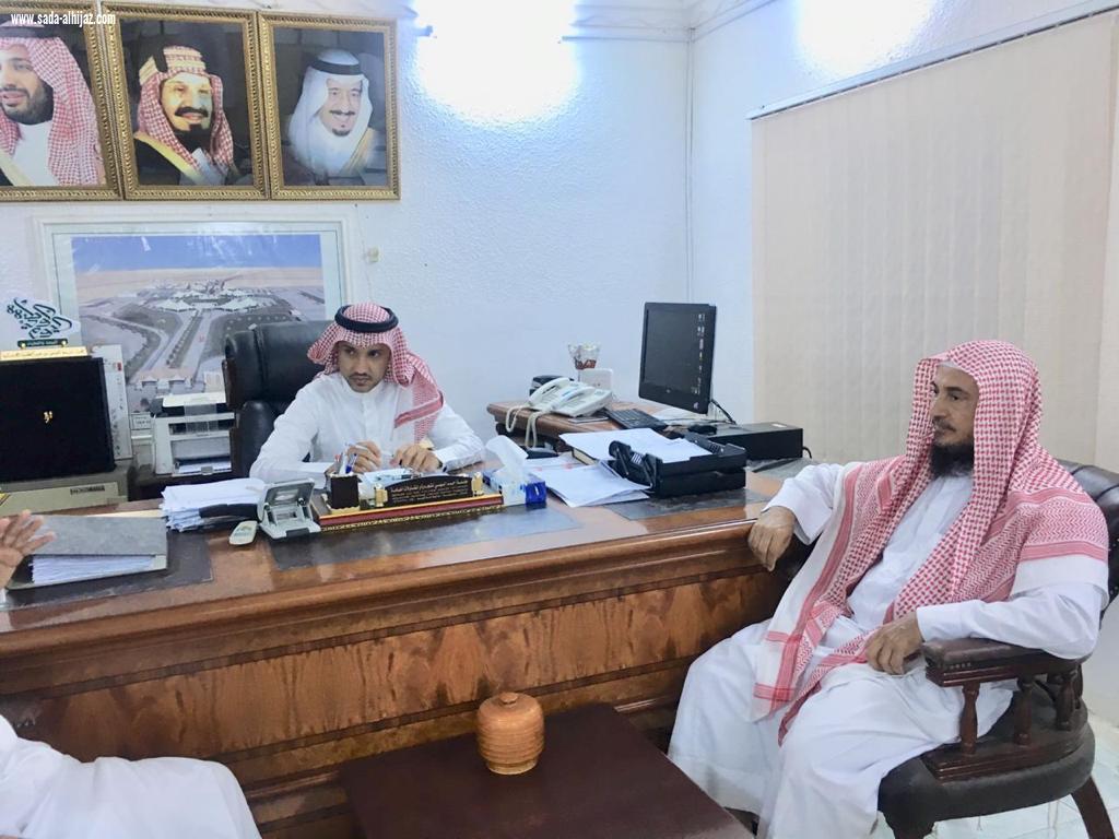 لجنة التنمية الاجتماعية بالطوال تزور محافظ الطوال المكلف لتكريم الاعلاميين الذين ابرزوا دور اللجنة