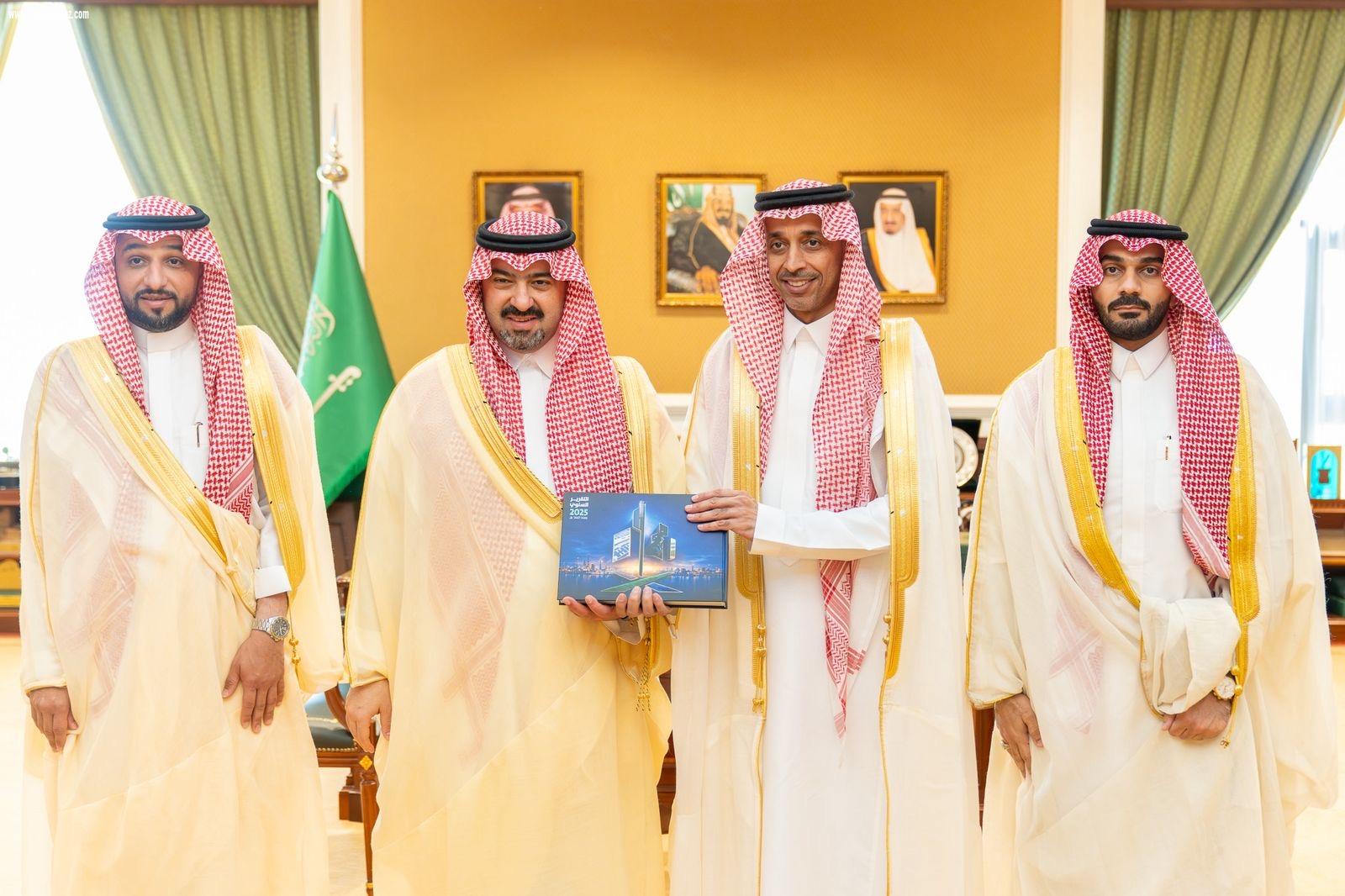 نائب أمير منطقة تبوك يتسلم التقرير السنوي لهيئة