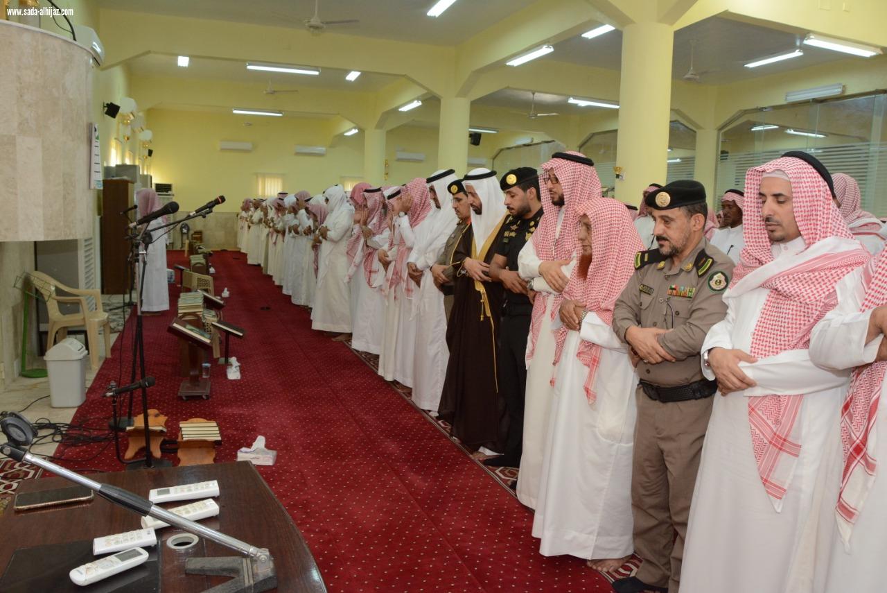 جموع المصلين بمحايل عسير تشيع شهيد الواجب الملازم أول عسيري