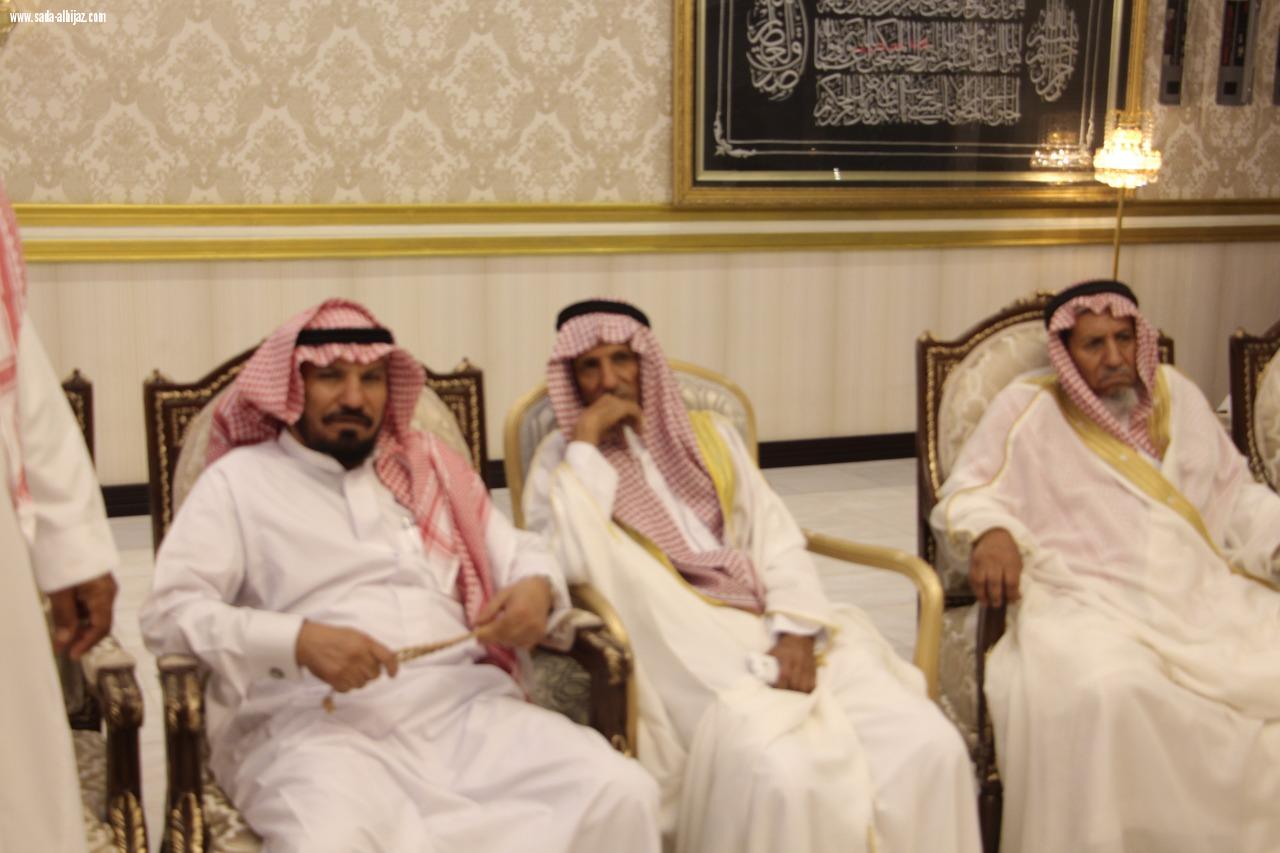 العروي يحتفل بزفاف ابنيه