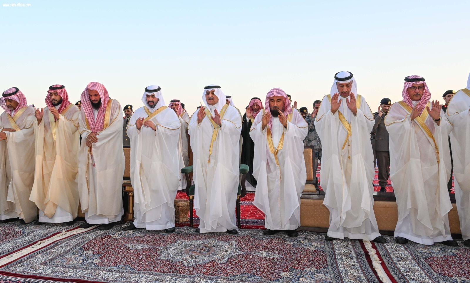 أمير منطقة تبوك وسمو نائبه يؤديان صلاة عيد الأضحى المبارك