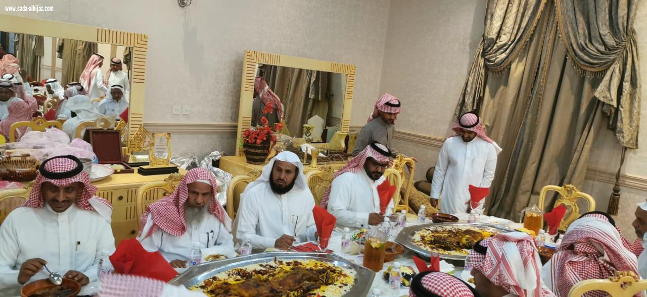 سعادة الوكيل المساعد لامارة منطقة جازان سابقا يكرم مجموعة من وجاهات المنطقة