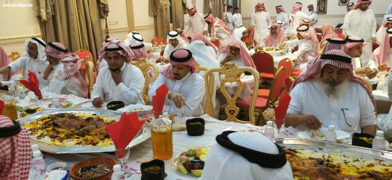 سعادة الوكيل المساعد لامارة منطقة جازان سابقا يكرم مجموعة من وجاهات المنطقة
