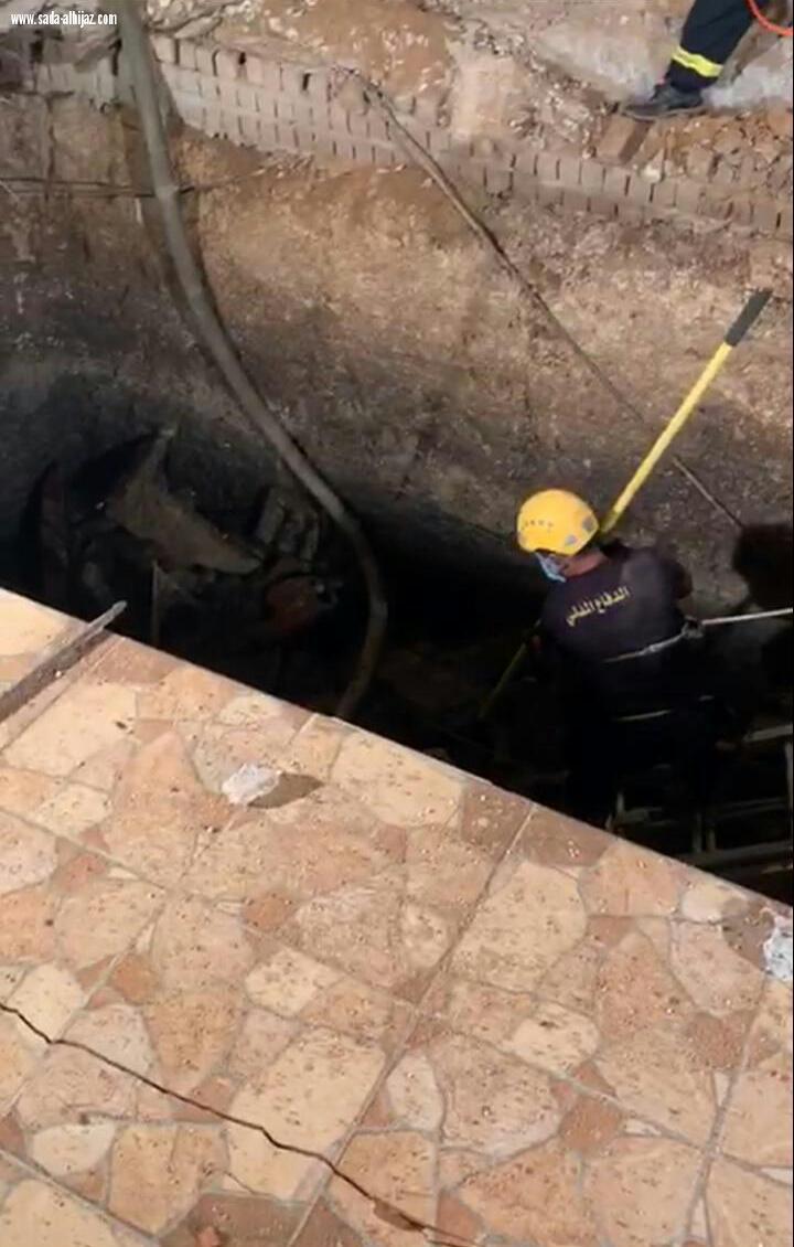 مدني ينبع يباشر حادثة احتجاز شخص متوفي نتيجة انهيار سقف