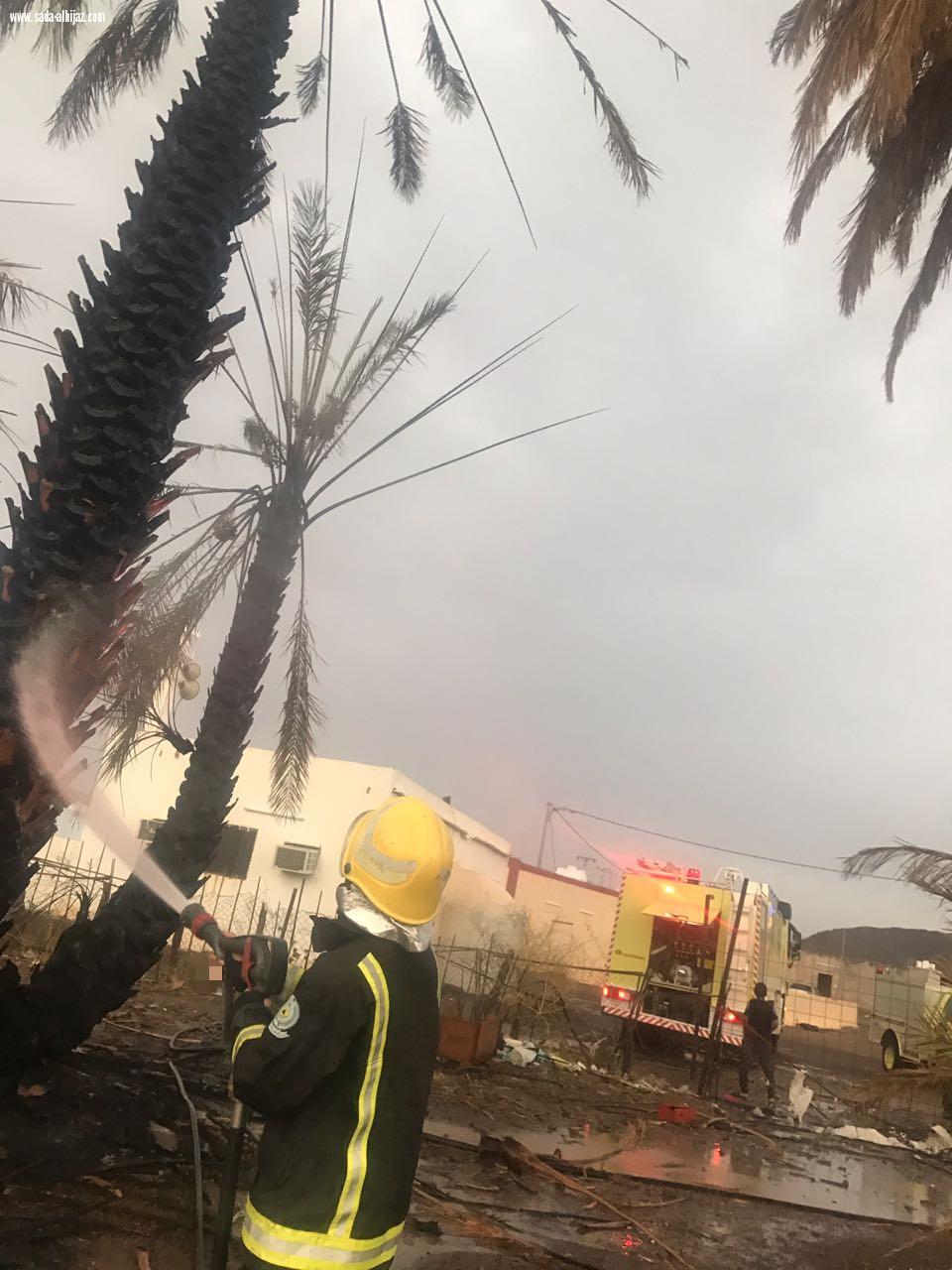 صواعق رعدية تتسبب في حوادث حريق للنخل بمحافظة وادي الفرع والمدني يحذر