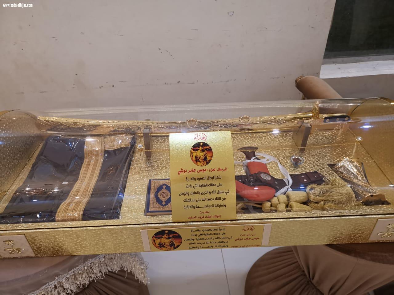 بعد إصابته في الحد الجنوبي وعودته من العلاج أصدقاء البطل موسى دوشي يحتفون به 