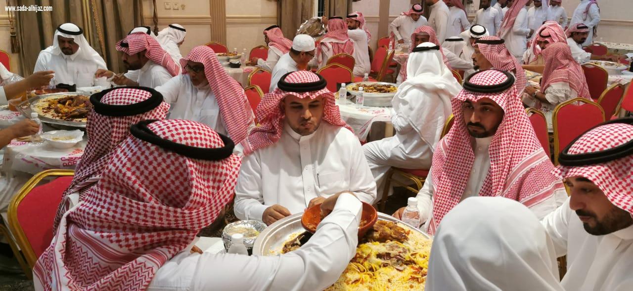 سعادة الوكيل المساعد لامارة منطقة جازان سابقا يكرم مجموعة من وجاهات المنطقة