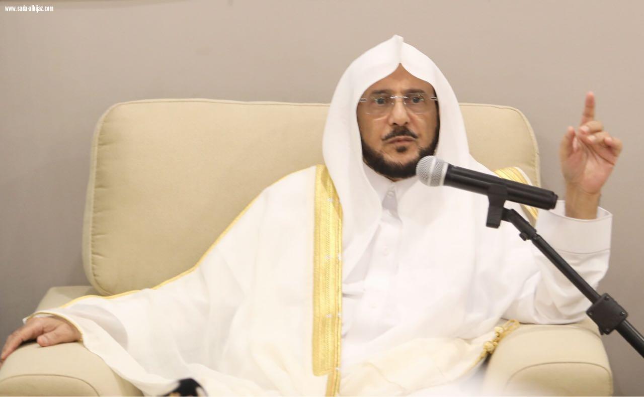 د.عبداللطيف آل الشيخ  المملكة قوية بدينها وقيادتها وشعبها وبالمسلمين في العالم لأنها تحكم شرع الله وتنشر كتابه وتبعث الدعاة