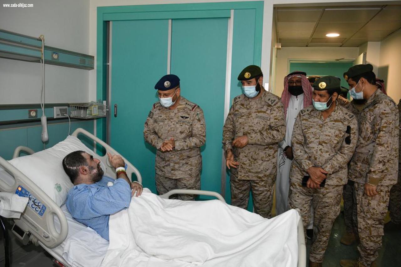 رئيس هيئة الأركان العامة يزور مصابي القوات المسلحة وينقل لهم تحيات القيادة بمناسبة عيد الأضحى المبارك