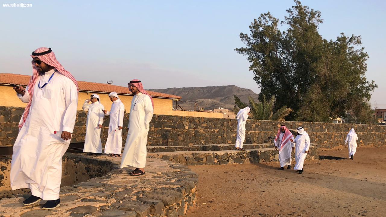 وقفوا على معالمها الاثرية وتعرفوا على مواقعها التاريخية أكثر من ٥٣ مؤرخا من الجمعية التاريخية السعودية يزورون الجموم وعسفان