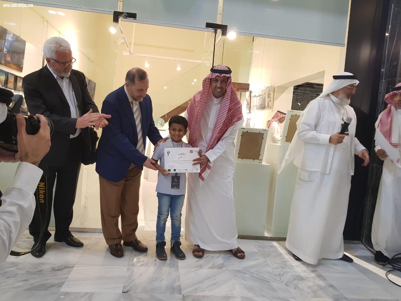 آل صبيح يفتتح المعرض التشكيلي بصمات فن ٢