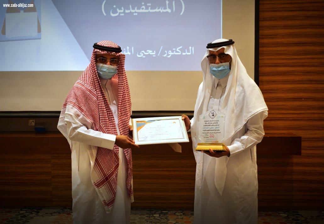 وحدة الخدمات المساندة لذوى الاعاقة بجازان بالتعاون مع كلية المجتمع تنفذ ورشة عمل بعنوان (فن التعامل مع العملاء)