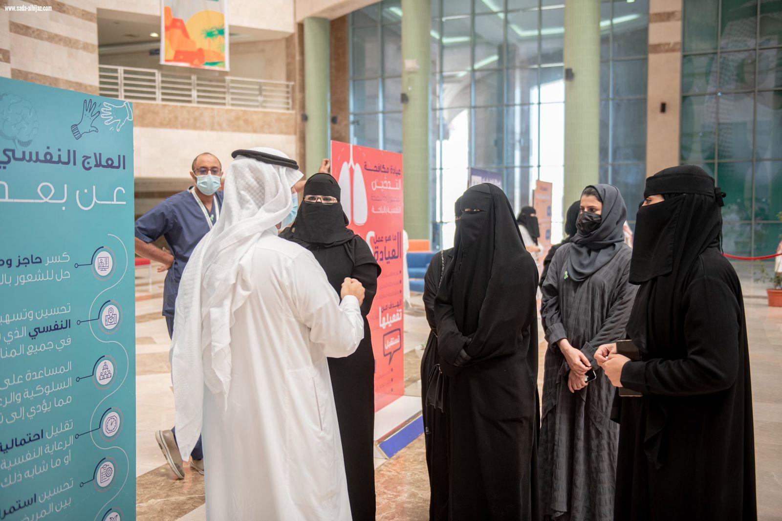 معالي رئيس جامعة الباحة يفتتح معرض اليوم العالمي للصحة النفسية