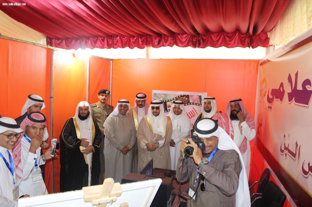 شعار لوحة مهرجان(القهوة)تنال أعجاب. المسؤولين والزوار وسيتم بيعها بالمزاد